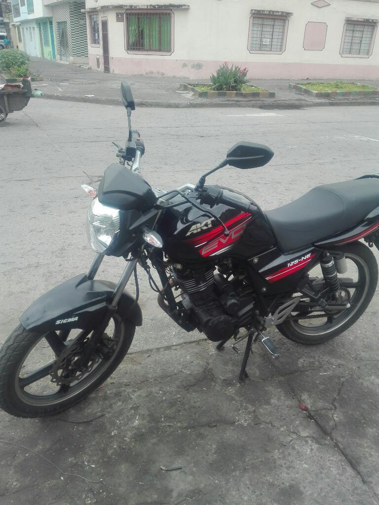 Moto en Exelemte Estado Akt Evo 2