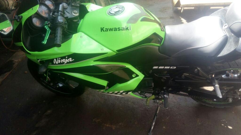 Vendo O Permuto Kawasaki Z 250