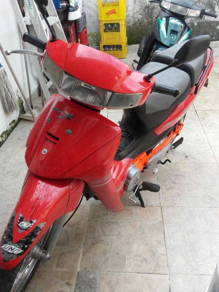 Vendo Moto Vivax Roja 2004 con Seguro