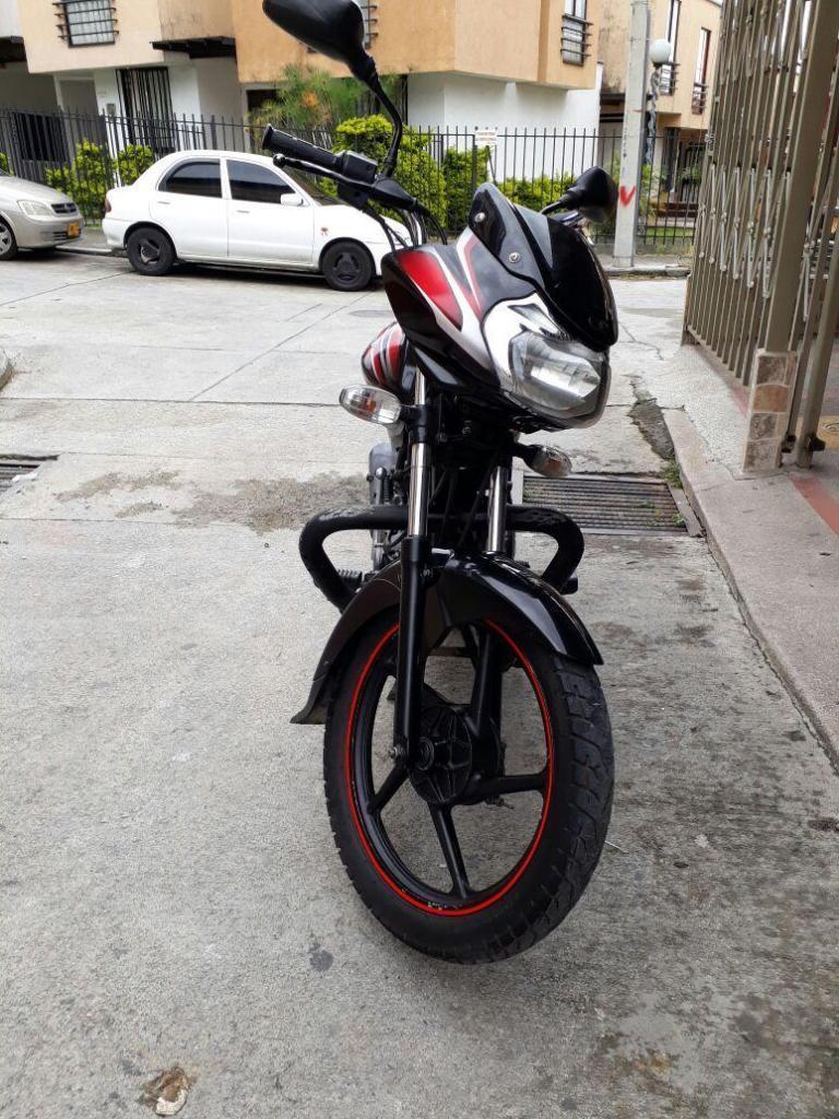 vendo hermosa moto discover 100 o se cambia a otra y se encima