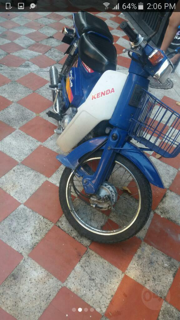 Vendo C90 Modelo 2004 Hermosa