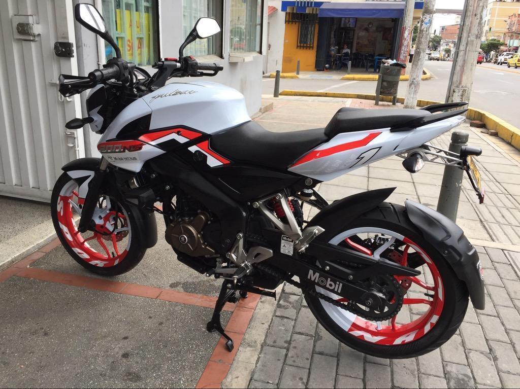 Pulsar Ns 200 2015