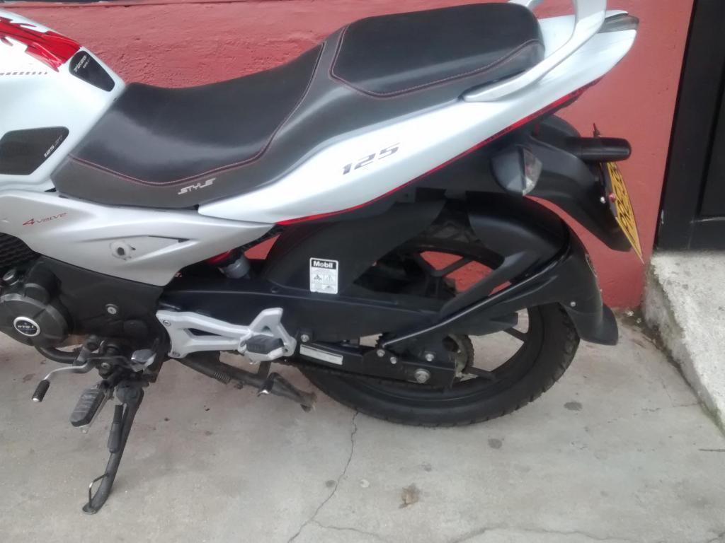 Vendo moto Discovery modelo 2015