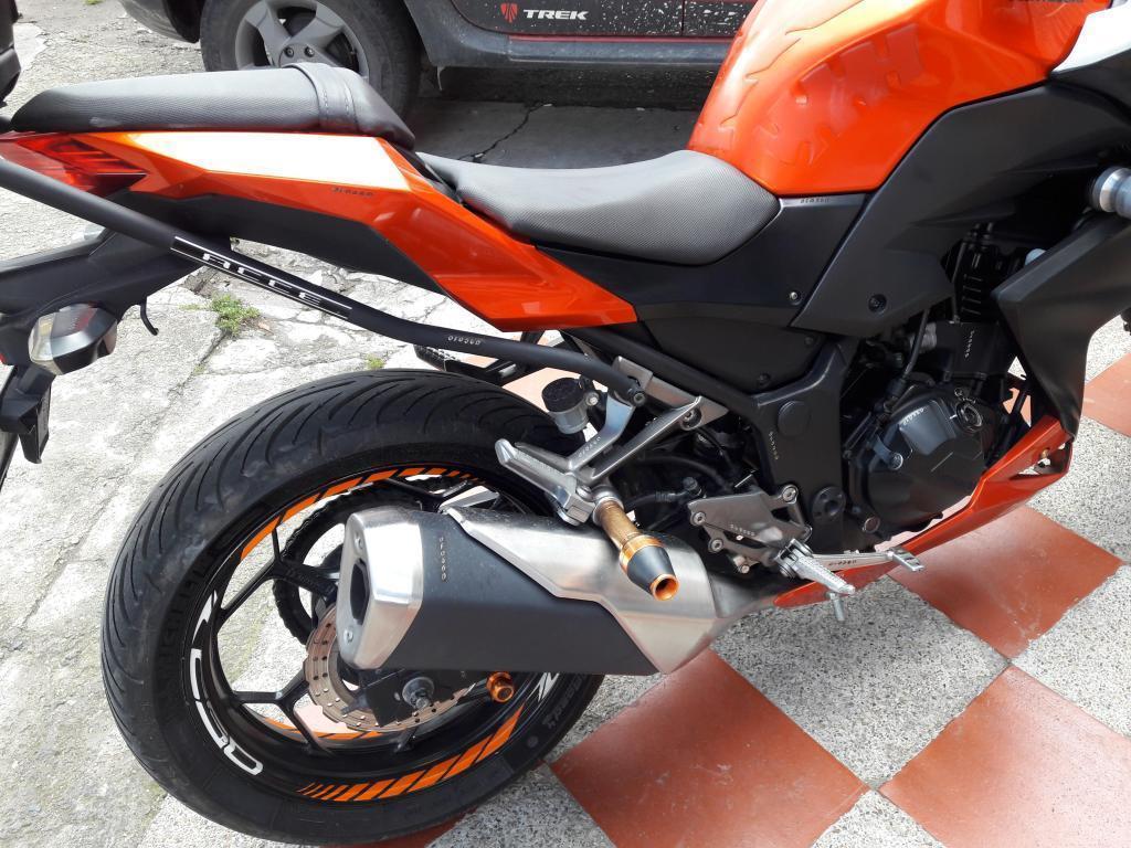 Moto Kawasaki Z250 Color Naranja 2015
