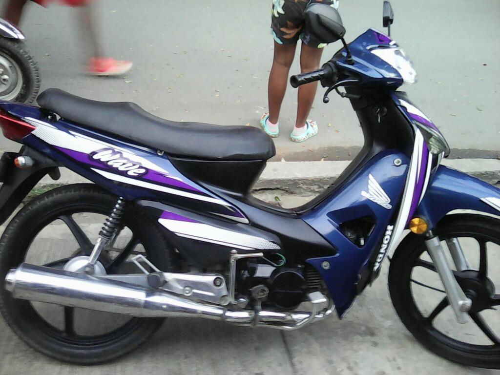 Vendo Honda C100 Modelo 2011 con Soat