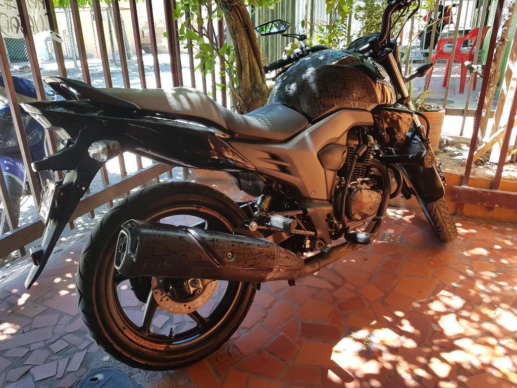 Vendo Honda Invicta Mod 2014