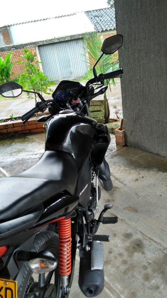 se vende hermosa moto