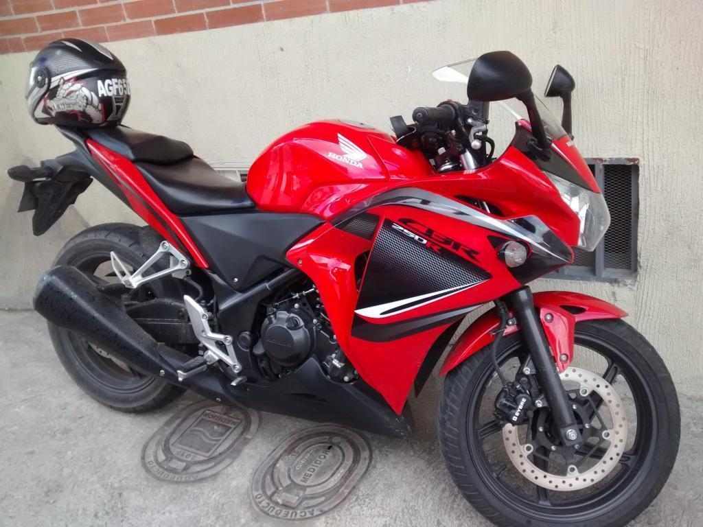 Hermosa CBR 250 R. Mod. 2016. Vendo o permuto