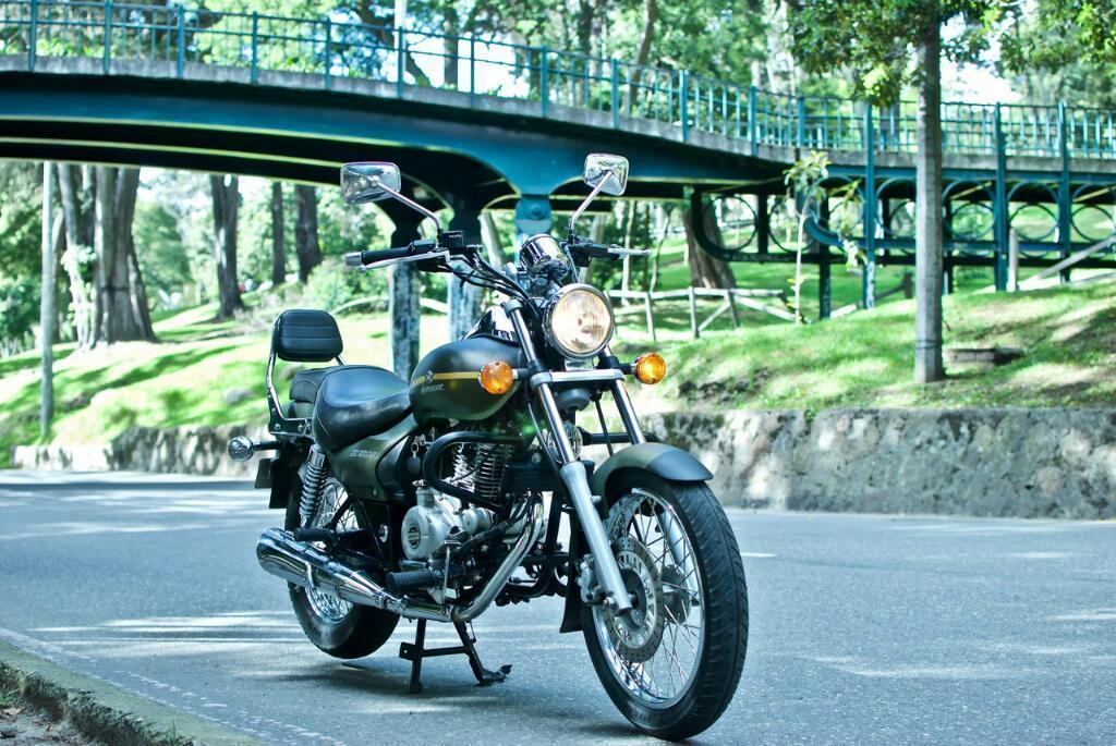 Vendo Moto Avenger 220