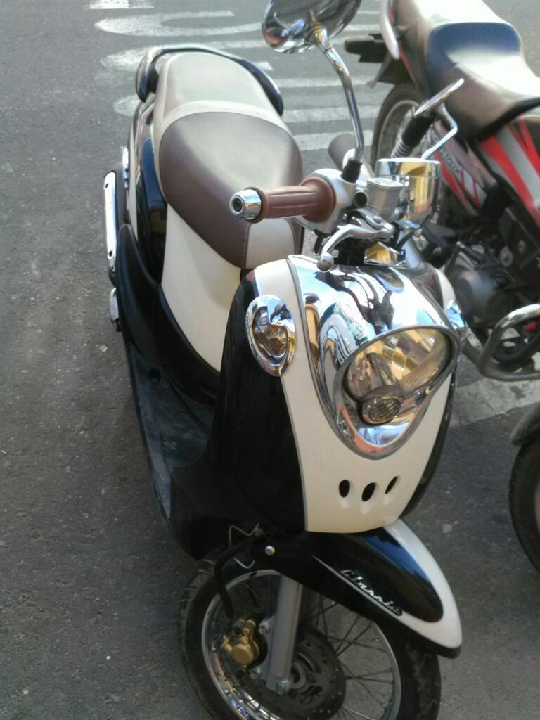 Vendo Moto Hermosa