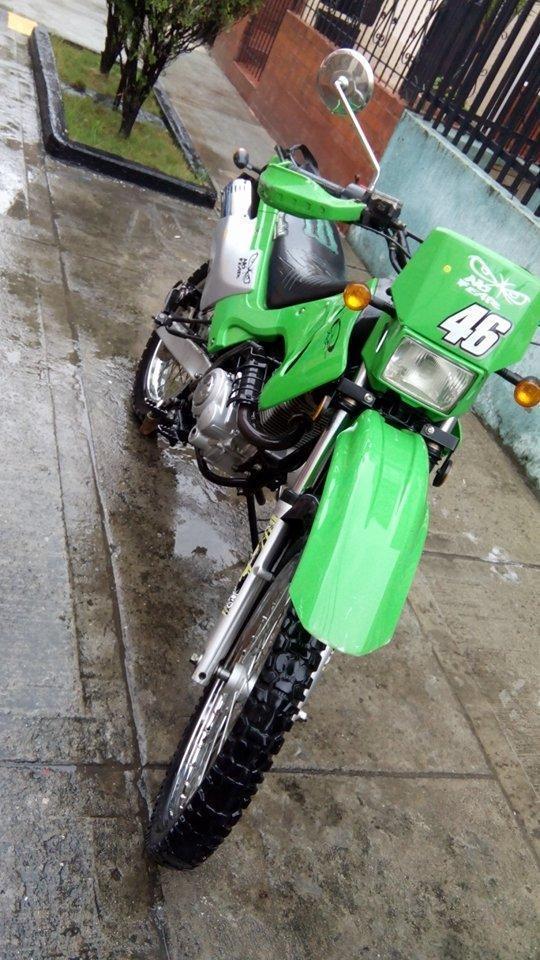 VENDO O CAMBIO ENCIMO POR MOTO ESTA MOTO ES DE CUATRO TIEMPOS MAS GRANDE TEL 3735887 CEL 3053598511