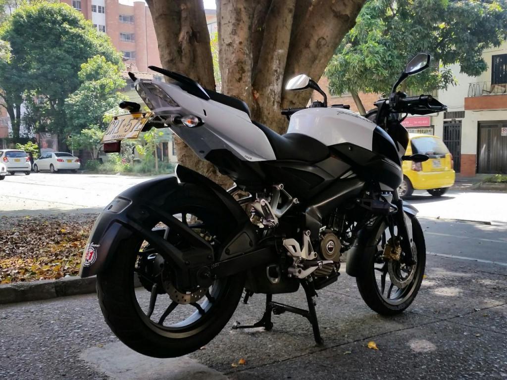 PULSAR 200 NS