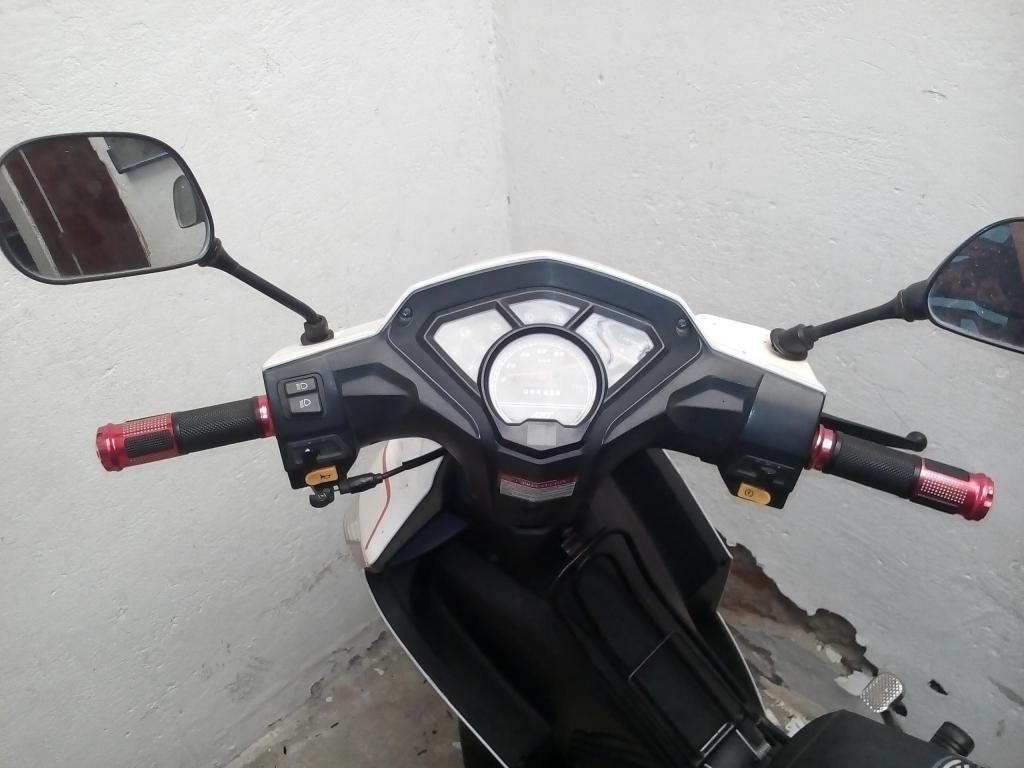 vendo moto akt 110 modelo 2014 poco uso