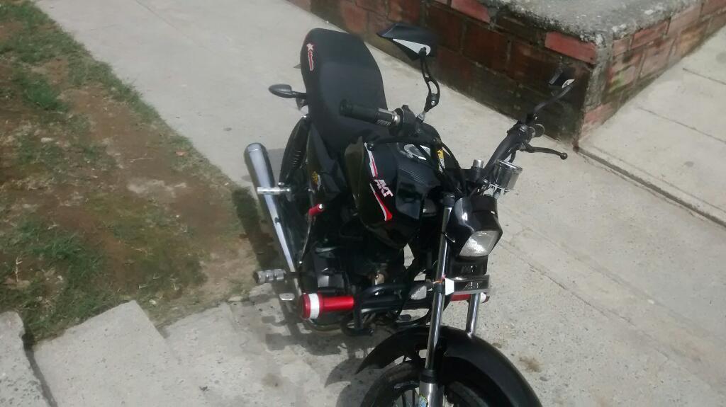 Vendo Linda Akt Modelo 2010