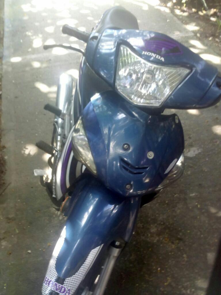 Vendo Honda C100 con Soat 2011