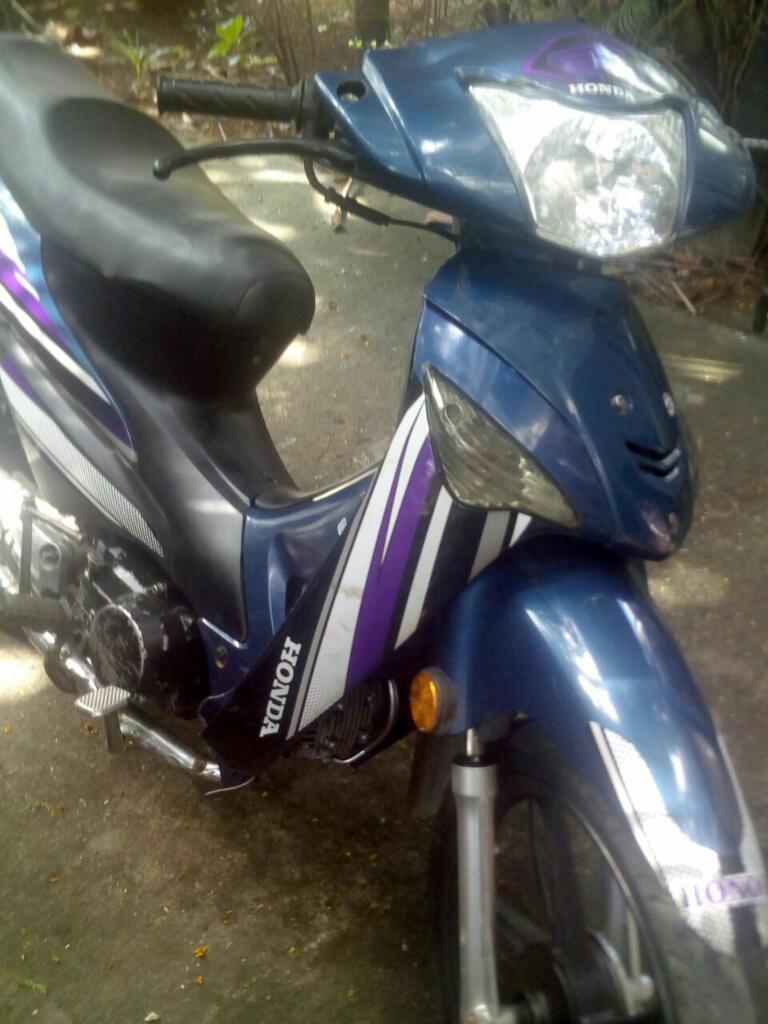 Vendo Honda C100 con Soat 2011