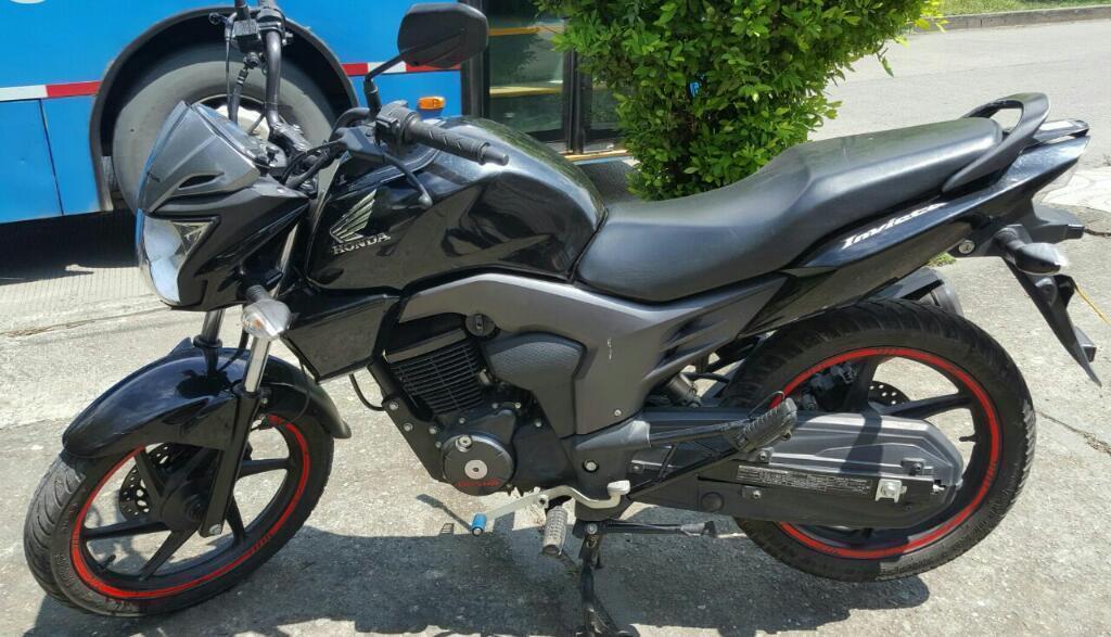 Vendo Honda Invicta 150 Modelo 2015