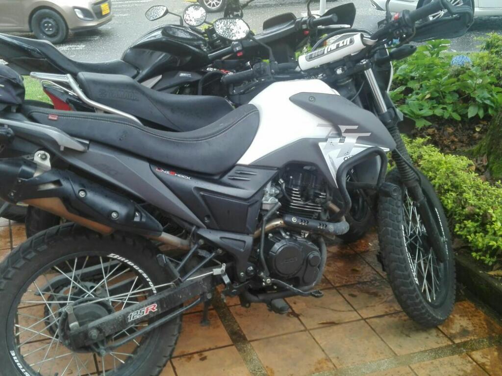 Vendo Akt Tt125 Como Nueva con 11300klms