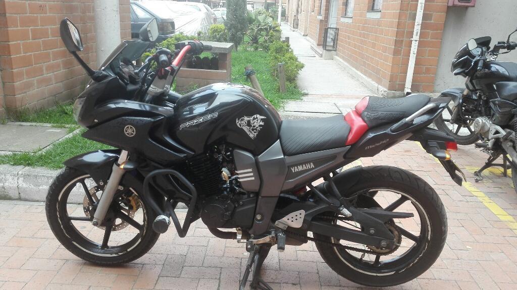 Moto Yamaha Fazer 2013