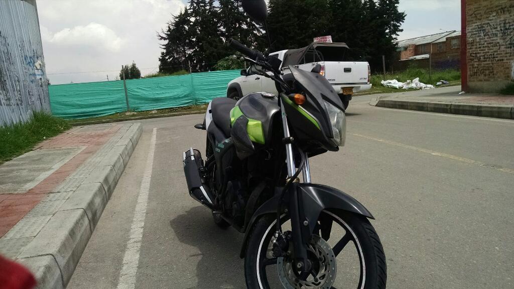 Moto Yamaha Szr 2014