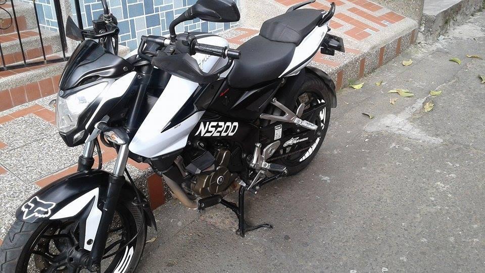 PULSAR 200 NS