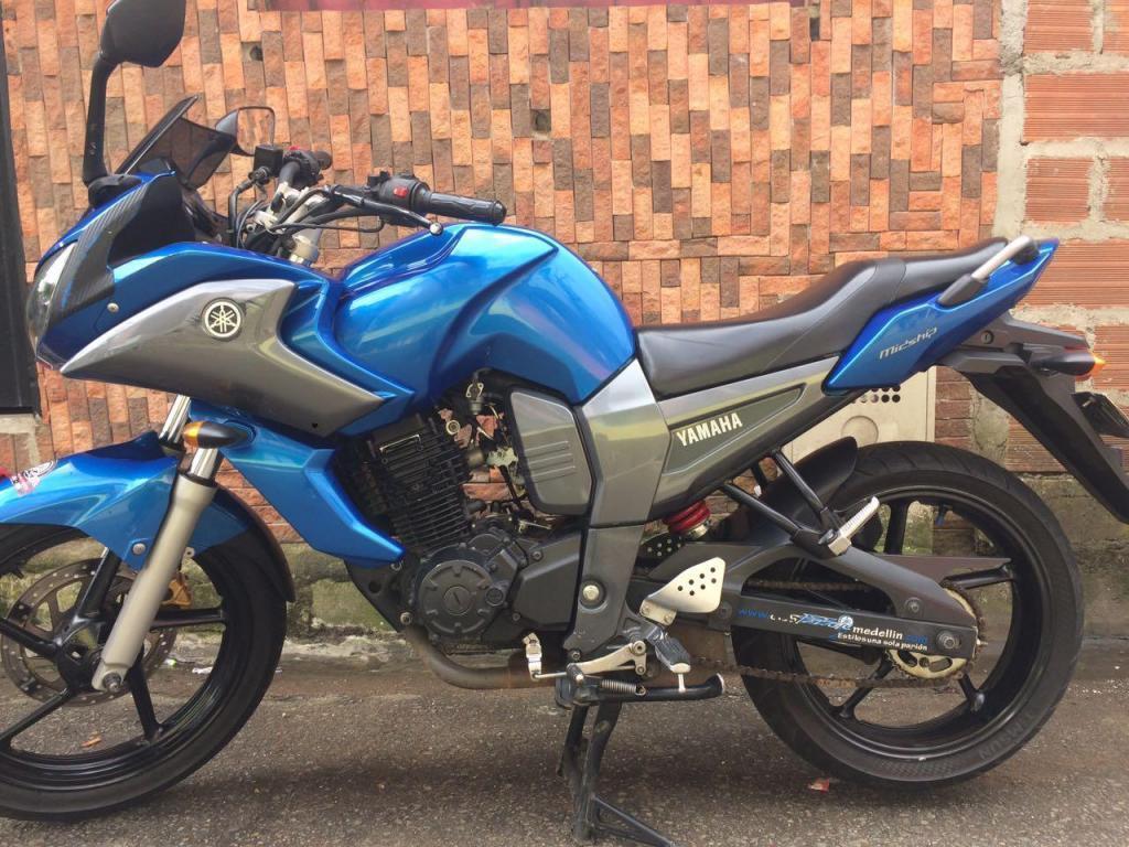 Yamaha Fazer AzulGris cc 150, modelo 2013