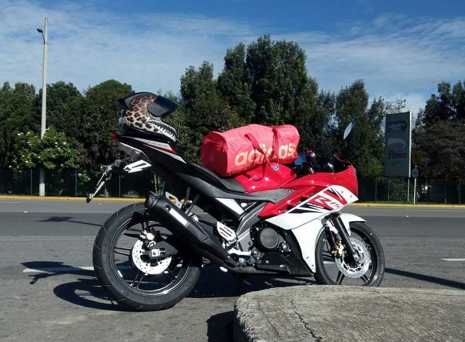 YAMAHA R15 MODELO 2017 9.000 KM