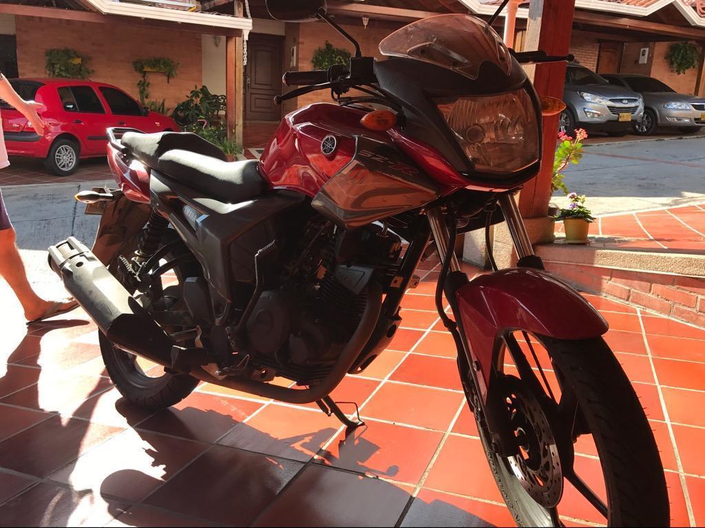 Vendo Moto Yamaha Szr160 2014