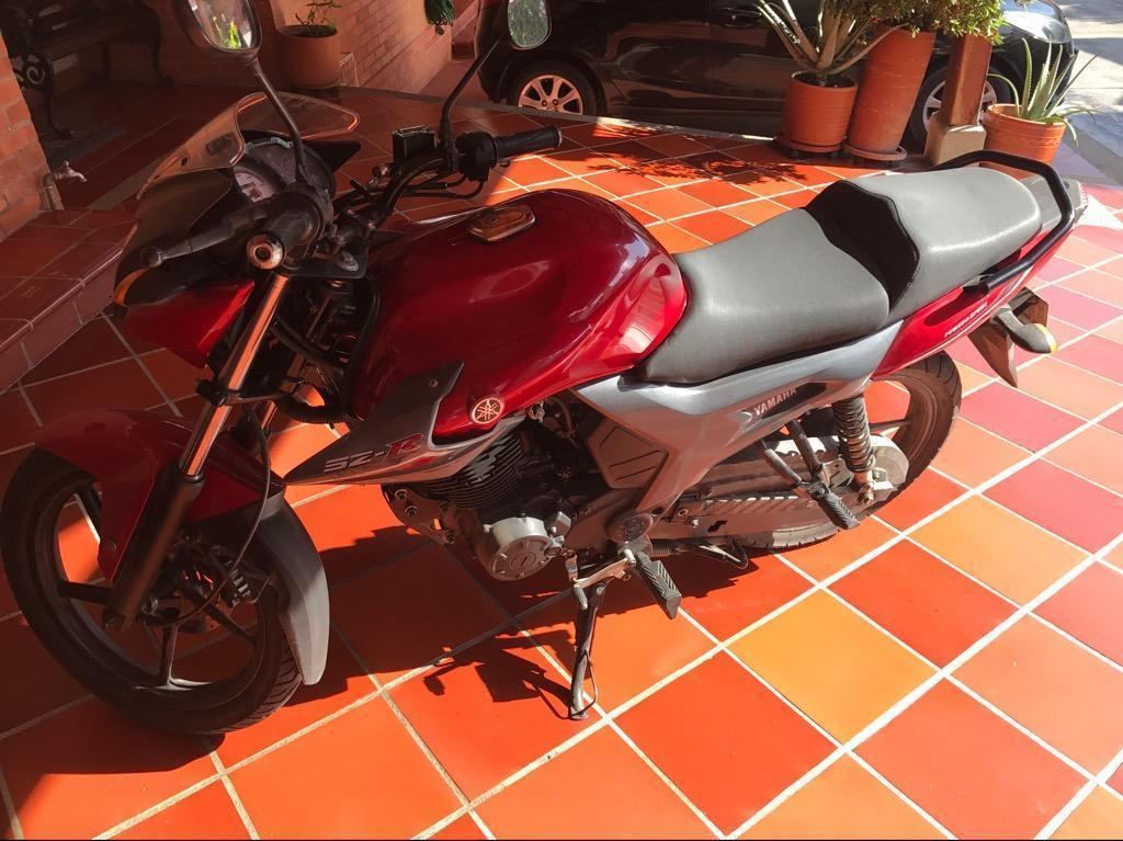 Vendo Moto Yamaha Szr160 2014