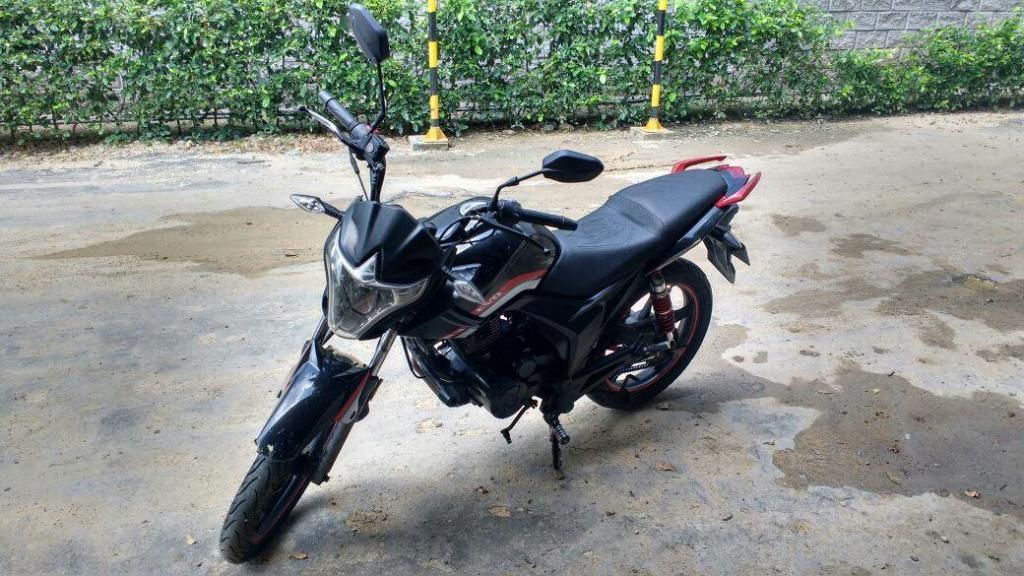 AKT EVO R3 150 CC MODELO 2015 SEGURO Y TECNOMECANICA VIGENTES HASTA MAYO DE 2018 11 MESES