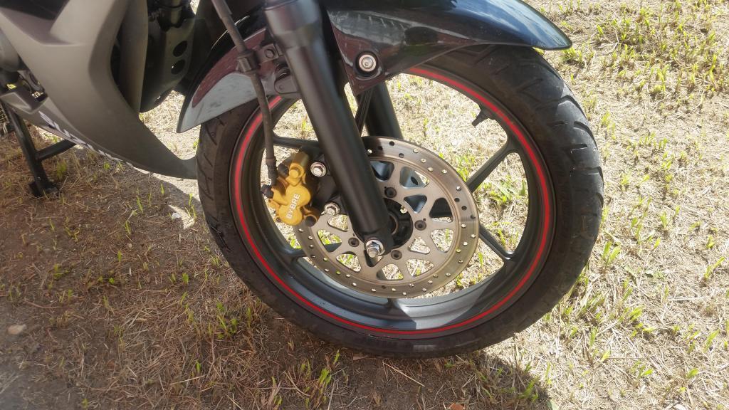 Se vende Suzuki Gixxer sf 155 negra