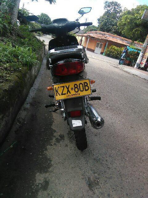 vendo moto honda c100 modelo 2008