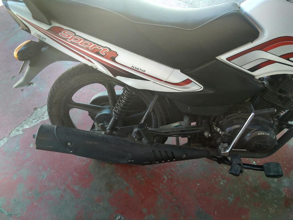 Vendo Moto Akt Modelo 2015