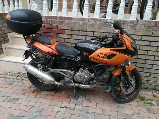 moto pulsar 220