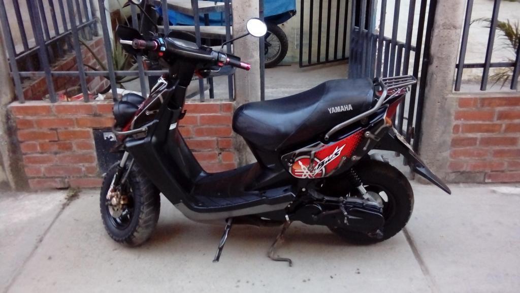 Moto biwis 1 modelo 2006 negra con rojo