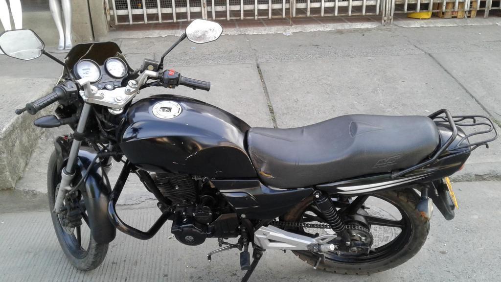 AKT EVO 125 NEGRO MODELO 2010 FUL MOTOR VALLUNA PAPELES AL DIA SIN MULTAS