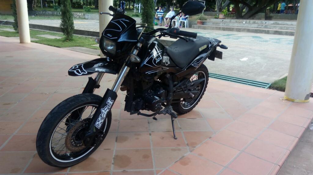 Vendo O Permuto Akt 200