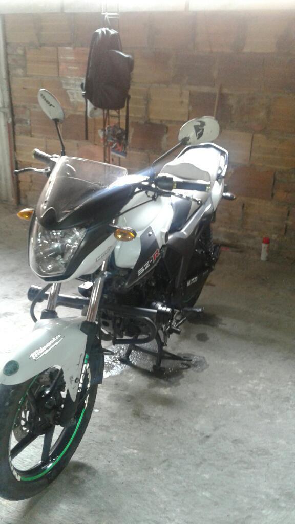 Vendo Moto Yamaha S-zr 150 Modelo 2014