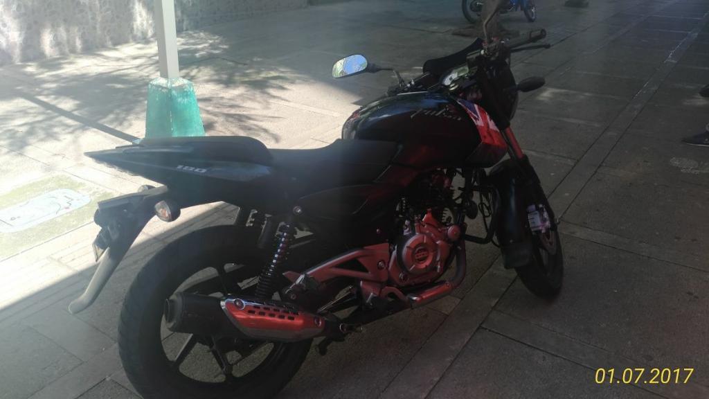 Pulsar 180 2014