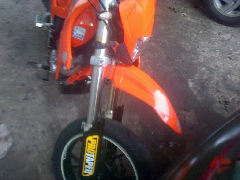 Moto Hj Suzuki en Exelente Estado