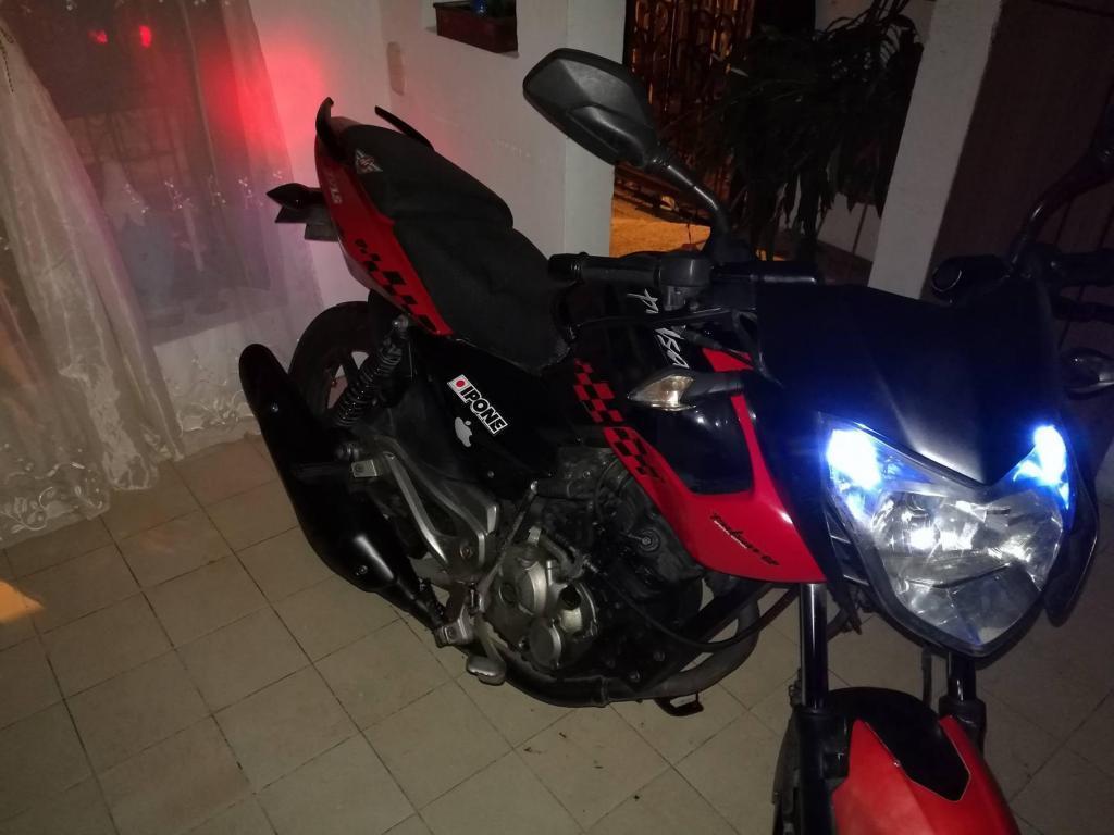 Pulsar 135 LS edición GP