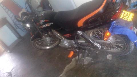 Vendo hermosa moto ax4 modelo.2017 3146918552 solo llamar