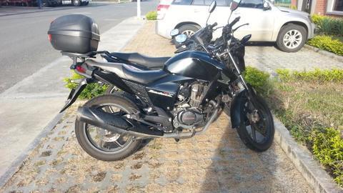 VENDO HERMOSA HONDA INVICTA TODO AL DÍA