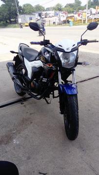 Moto Honda Invicta 150