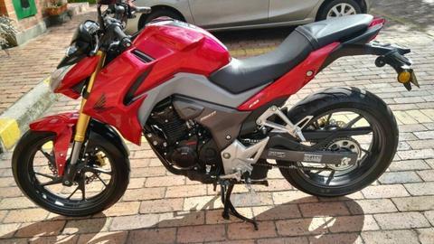 Moto Honda 190r. 2017. 6500km