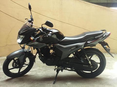 Vendo motocicleta Sz R 150 Yamaha c.c modelo 2014 color negro