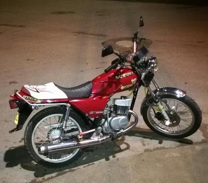 Vendo Moto Ax100 Roja Modelo97 Economica