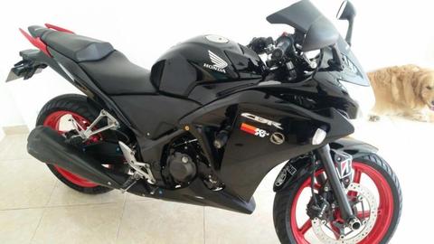 EXCELENTE MOTO HONDA CBR,250,2015 CON 22 MIL KMS