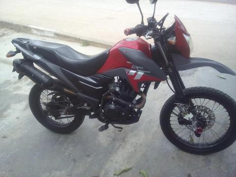 vendo o permuto motocicleta t150 akt enduro mpdelo 2015 en buen estado