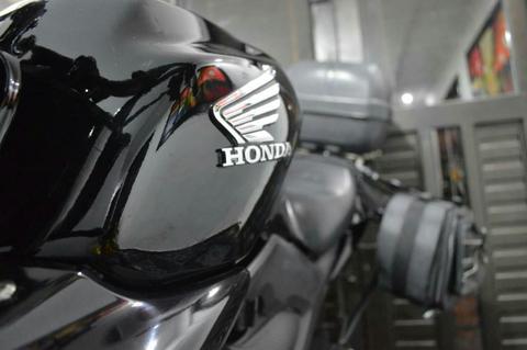 Moto Honda Invicta 2